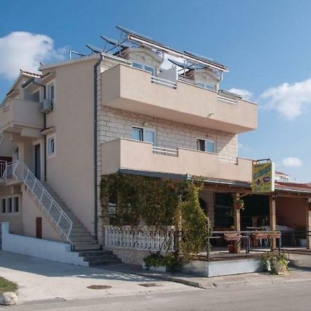 Apartmani Riva Rogoznica  Ngoại thất bức ảnh